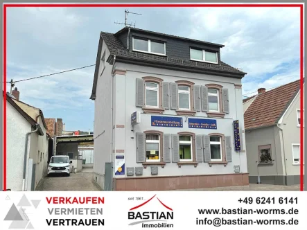 Headfoto - Haus kaufen in Worms / Horchheim - Der Mix machts: 3-Familienhaus mit Nebengebäuden und Halle in Worms-Horchheim!