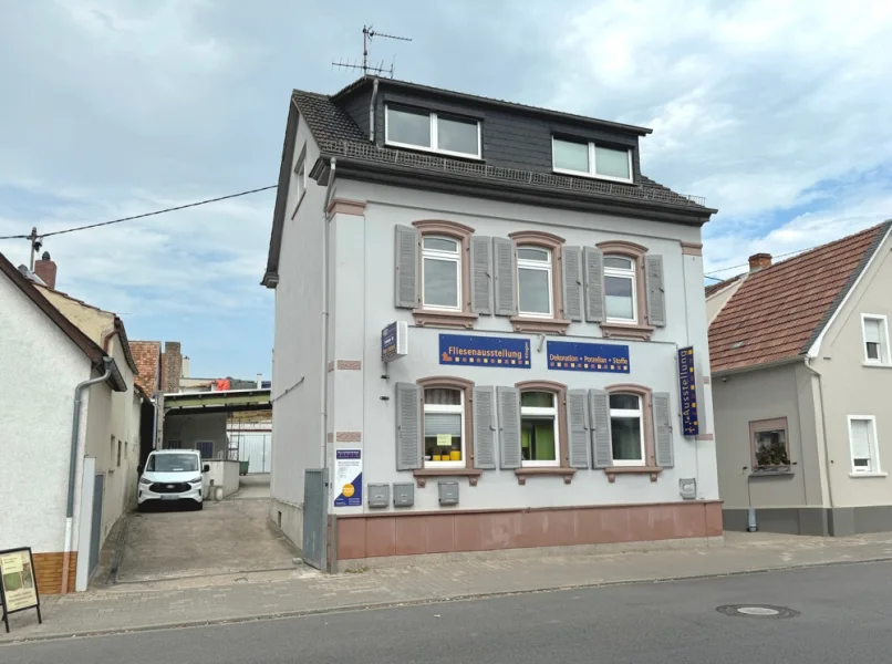 Straßenansicht