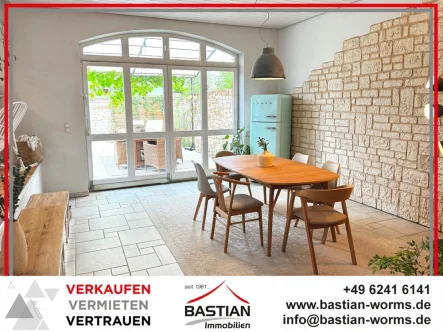 Headfoto - Wohnung kaufen in Westhofen - Haus im Haus: 183 m² Wfl. - 2 Terrassen - mediterraner Garten mit Hot Tub - Stellplatz - Westhofen!