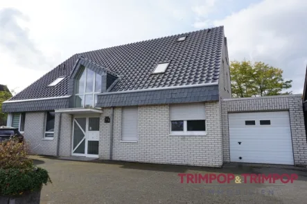 Hausansicht - Wohnung mieten in Krefeld - Attraktiv und großzügig! 4-Zimmer-Maisonettewohnung mit 2 großen Terrassen in Fischeln zu vermieten!