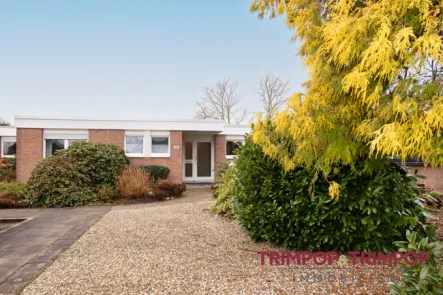 Hausansicht - Haus kaufen in Krefeld - * EBENERDIG SCHÖN * Bungalow in Fischeln * Keine Käuferprovision *