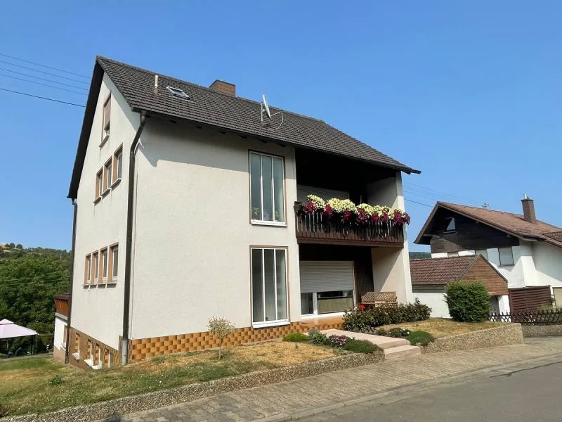 Ihr neues Zuhause im ERdgeschoss - Wohnung kaufen in Quirnbach/Pfalz - Gepflegte Erdgeschosswohnung mit Terrasse und Balkon 