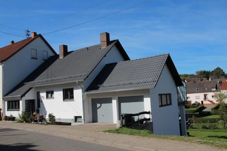 Ihr neues Zuhause - Haus kaufen in Hüffler - Grundsolides und modernisiertes Einfamilienhaus mit geschickter Raumaufteilung 