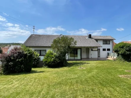 Ihr neues Zuhause - Haus kaufen in Steinbach - Eine besondere Immobilie mit großzügiger Wohnfläche und schönem Garten 