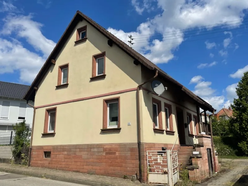  - Haus kaufen in Ramstein-Miesenbach - RESERVIERT - Zentral gelegenes Zweifamilienhaus mit vielseitigem Nebengebäude