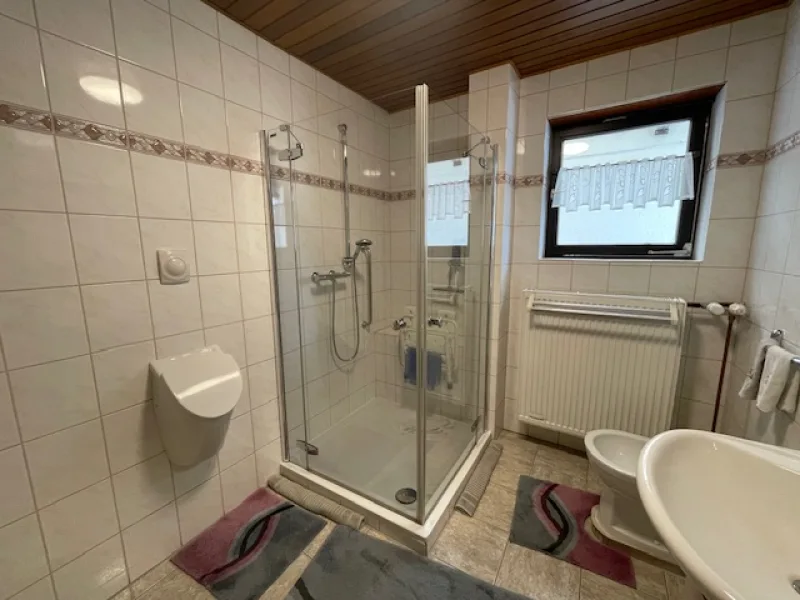 modernisiertes Badezimmer