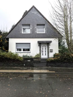 Außenansicht - Haus kaufen in Pulheim - Freisth. EFH mit Garage in Pulheim- Stommeln