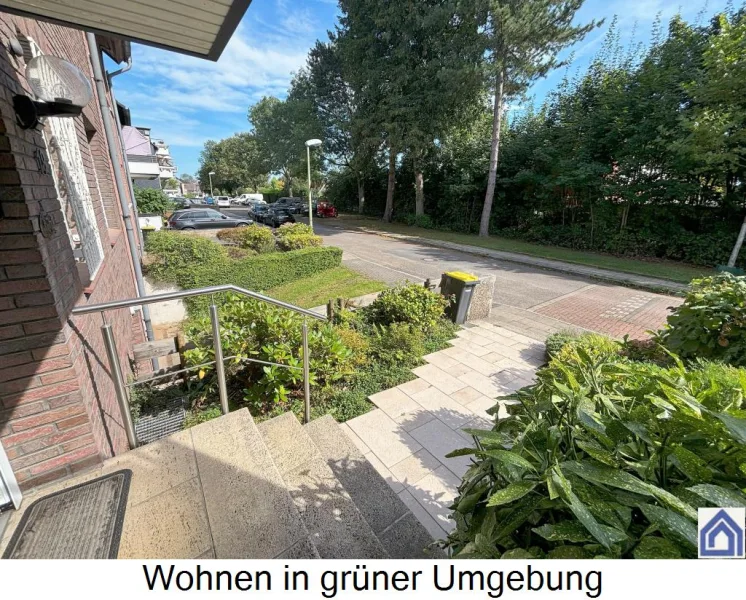 Gepflegter Zugang mit viel GRÜN