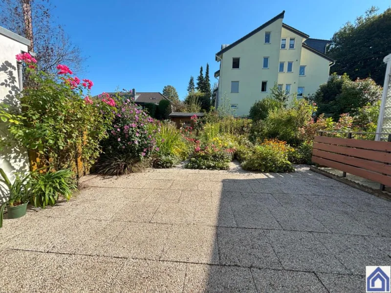 Ausblick Garten - Haus kaufen in Velbert - Gepflegtes Stadthaus, altersgerecht Wohnen mit Kamin und schönem Garten