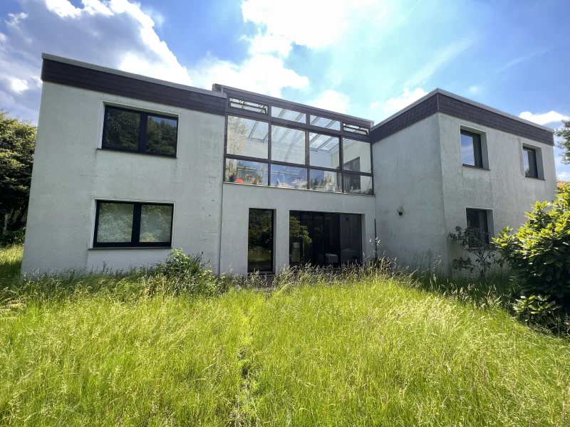 Rückansicht - Haus kaufen in Bochum - EINFAMILIENHAUS im BUNGALOW-STIL freistehend in BOCHUM-LINDEN