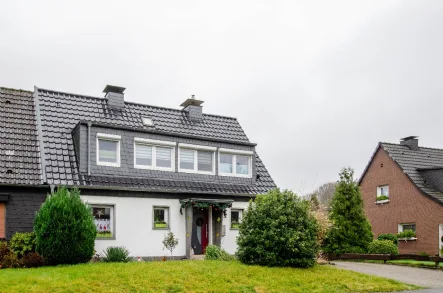 Außenansicht - Haus kaufen in Dortmund - Gepflegte Doppelhaushälfte mit Garten und Garage