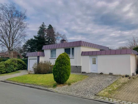 Frontansicht - Haus kaufen in Dortmund - Bungalow mit Einliegerwohnung und großem Garten