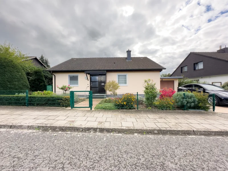 Vorderansicht - Haus kaufen in Unna - Unna-Hemmerde Bungalow mit Keller und Garage