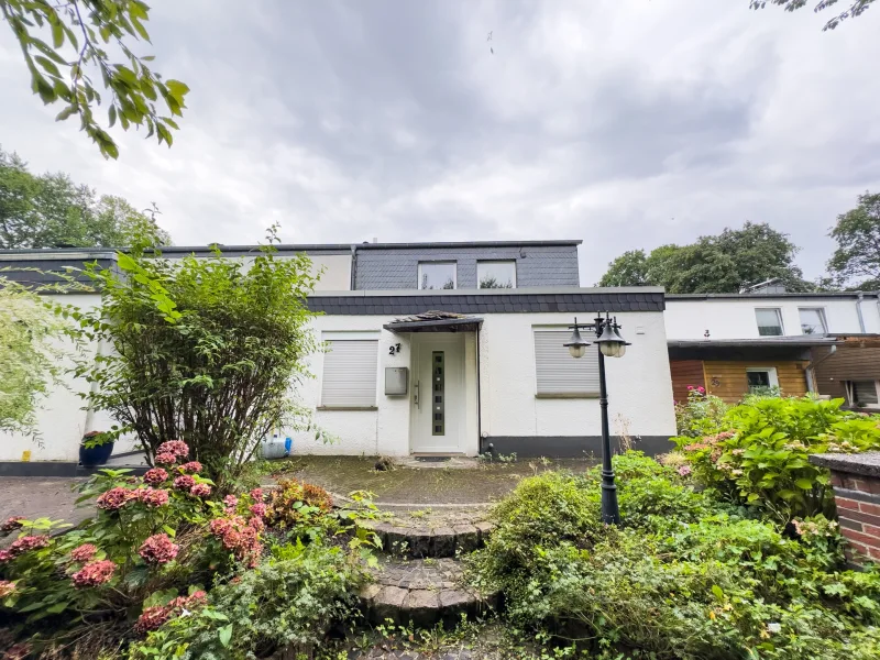 Vorderansicht - Haus kaufen in Dortmund - Reihenmittelhaus mit Keller Garten und Garage