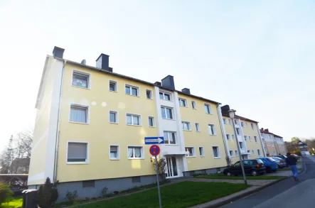 Frontansicht - Wohnung kaufen in Unna - Helle 4-Zimmerwohnung mit Balkon und Carport