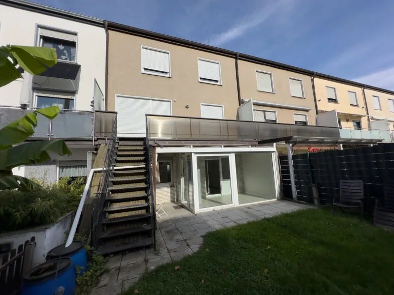 Rückansicht - Haus mieten in Unna - Reihenmittelhaus mit Garten Garage und zus. Apartement