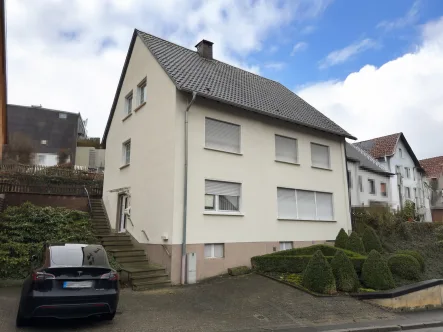 Vorderansicht - Haus mieten in Fröndenberg - Einfamilienhaus mit Terrasse und Stellplatz