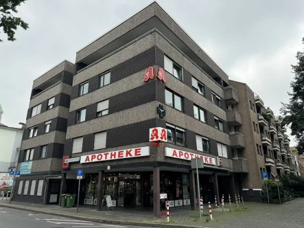 Straßenansicht - Büro/Praxis kaufen in Oberhausen - Moderne Praxis im 4. Obergeschoss - Flexible Raumgestaltung und beeindruckende Aussicht