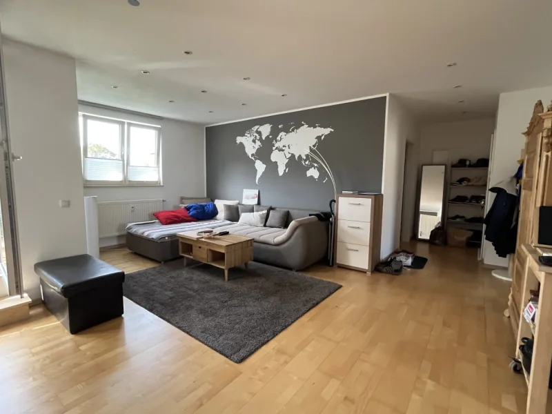 großes Wohn-/Esszimmer