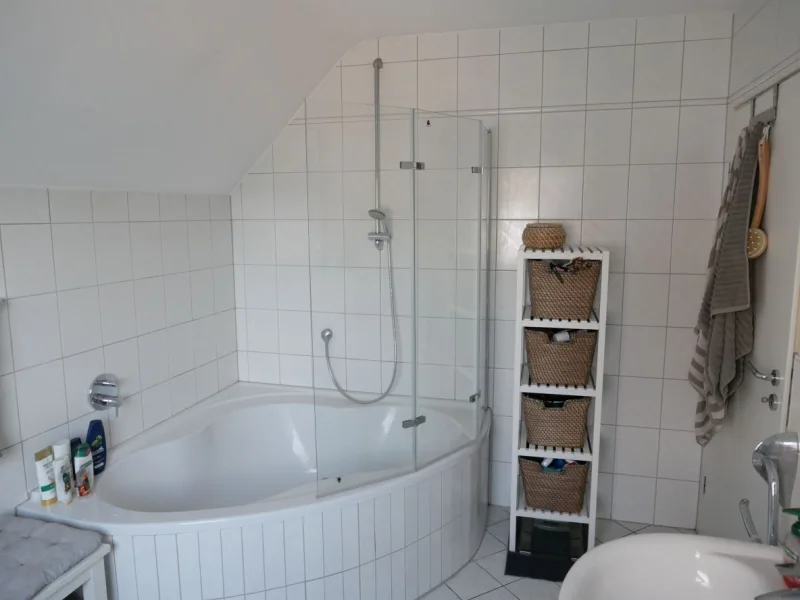 schöner Eckbadewanne