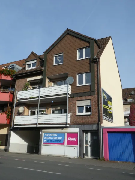 Gepflegtes 3-Fam.-Haus - Wohnung mieten in Moers - 6-Zi.-Maisonette-Wohnung mit Süd-Balkon in zentraler Lage von Moers