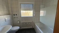 Badezimmer mit Fenster