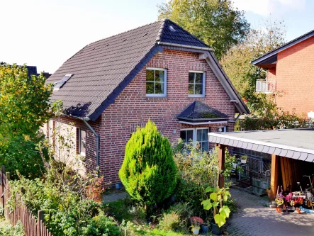 Gebäudeansicht - Haus kaufen in Kleve - Einfamilienhaus mit Garten, Vollkeller, Balkon, großem Carport im Herzen von Kleve - Materborn