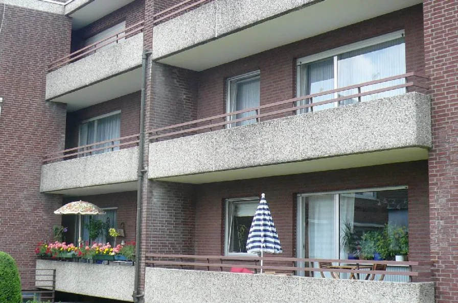 Wohnung und Balkon Mitte rechts - Wohnung mieten in Kleve -  kl. Single-Wohnung mit sep. Küche und Balkon: -- z.Zt, RESERVIERT! -- 