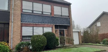  - Haus kaufen in Kleve - geräumiges Einfamilienhaus (DHH) mit Garten und Garage in gefragter Lage