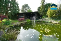 Teich mit Gartenhaus