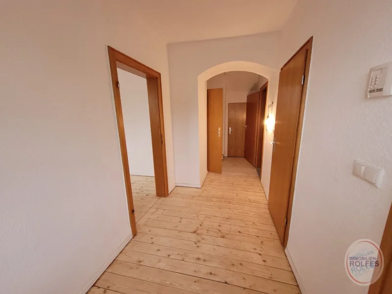 Flur - Wohnung mieten in Bergheim - Gemütliche, großzügige Altbaumaisonettewohnung, 125 m², 5 Zimmer, KDB, großer Balkon, bezugsfrei