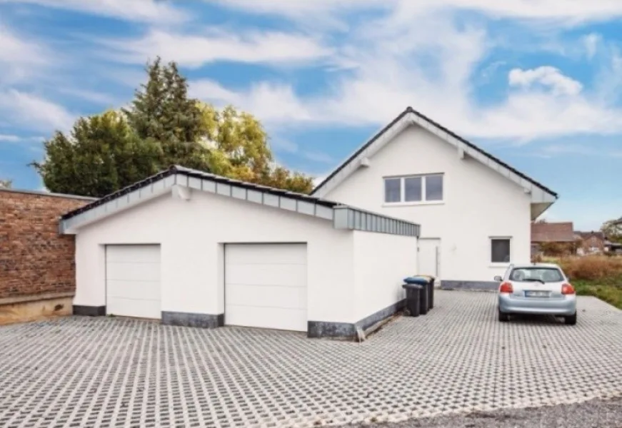 Vorderansicht - Haus kaufen in Zülpich - Freistehendes energieeffizientes neuwertiges Haus mit vielen Extras zu verkaufen!