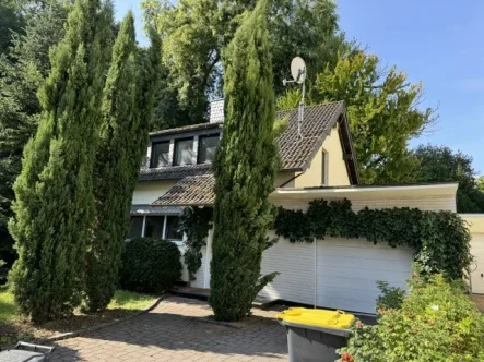 Aussenansicht - Haus mieten in Köln - Schöner Wohnen in Rodenkirchen mit riesigem Garten!