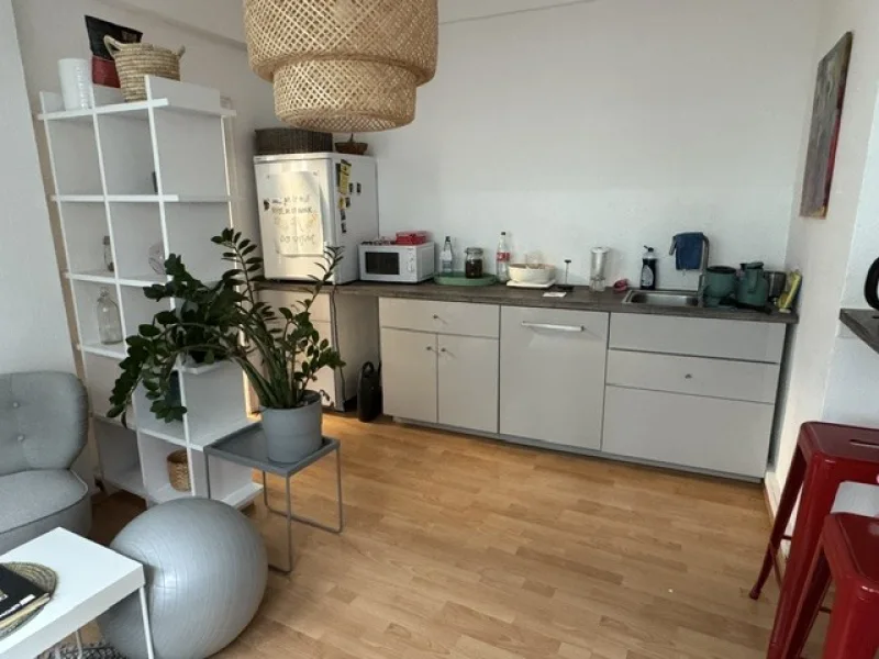 Büro hinten mit Küche