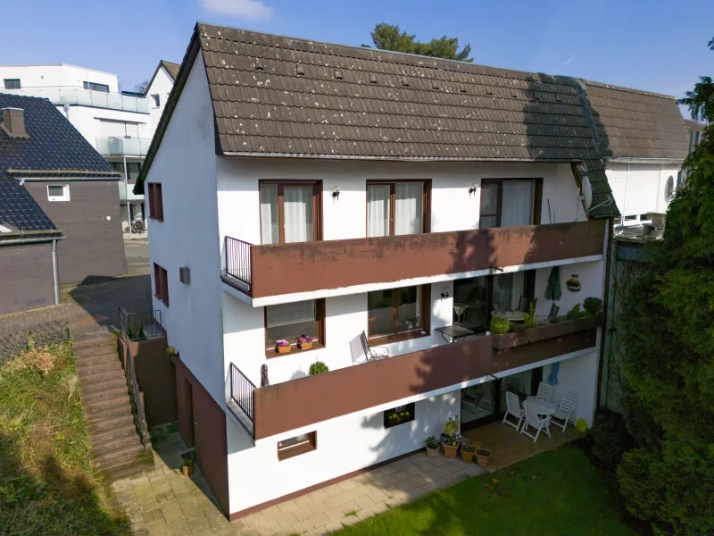 Hausansicht - Haus kaufen in Leverkusen - Einfach Clever! Großzügiges Einfamilienhaus mit Einliegerwohnung