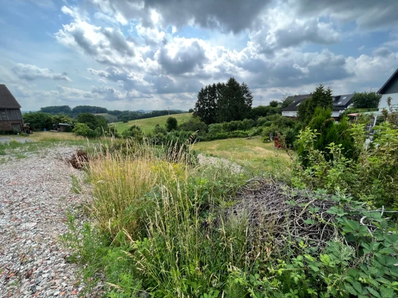 Ansicht - Grundstück kaufen in Kürten  - 2 Generationen Wohnen: Baugrundstück mit Fernblick und einer Baugenehmigung