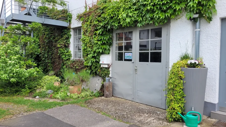 Ansicht - Büro/Praxis mieten in Bergisch Gladbach - Außergwöhnliches Atelier / helle und gepflegte Werkstatt in zentraler Lage. Die Einheit bietet verschiedene Nutzungskonzepte!