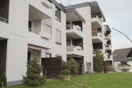 Außenansicht Gartenseits  - Wohnung kaufen in Engelskirchen - Gepflegte und vermietete Eigentumswohnung mit sonnigem Balkon