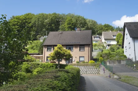 Ansicht - Haus kaufen in Gummersbach - Freistehendes Wohnhaus an ruhiger Sackgasse