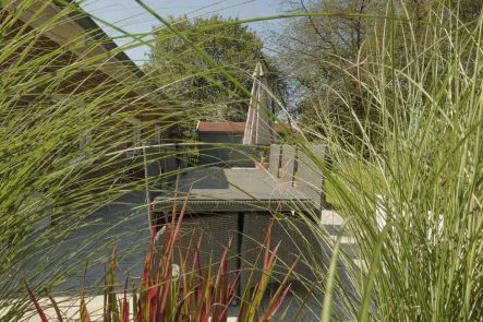 Terrasse der Hauptwohnung - Haus kaufen in Much - Individuelle Architektur - Zweifamilienhaus mit Charakter