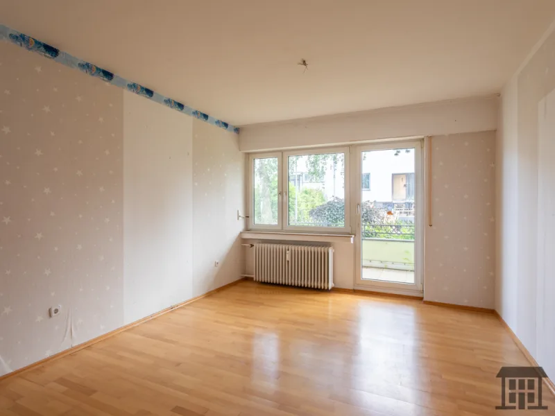 weiteres Schlafzimmer mit Zugang zum 2. Balkon