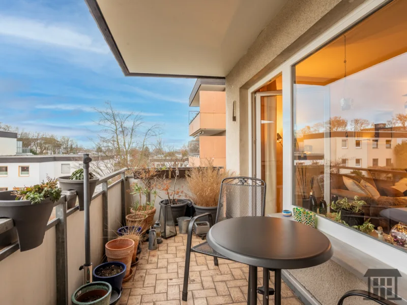 Überdachter Balkon mit Weitblick