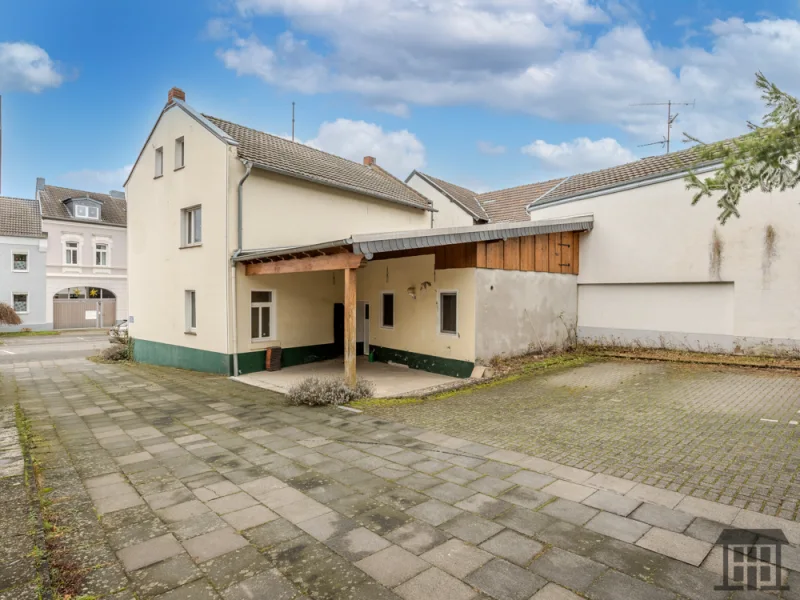 Familienhaus mit Terrasse und Gerätehaus