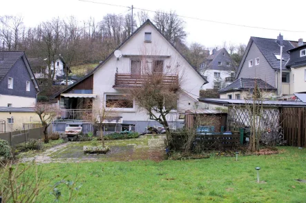 Bild1 - Haus kaufen in Gummersbach - Freistehendes Einfamilienhaus mit zwei Garagen auf schönem Grundstück in Gummersbach