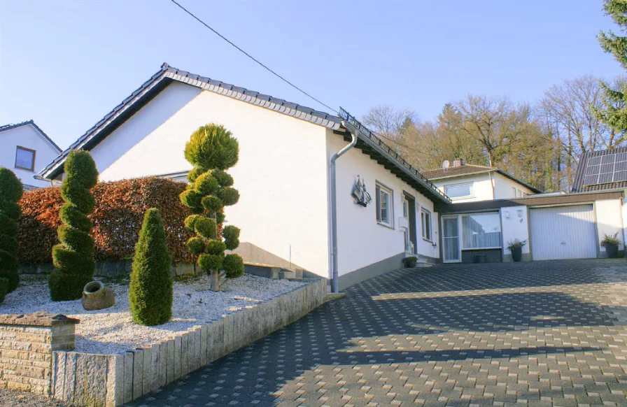 Bild1 - Haus kaufen in Ruppichteroth - Gepflegter Bungalow mit Garage Nähe Ruppichteroth-Schönenberg