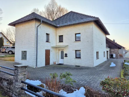 Bild1 - Haus kaufen in Hennef (Sieg) - Freistehndes Einfamilienhaus mit Renovierungsbedarf in ruhiger Dorflage von Hennef