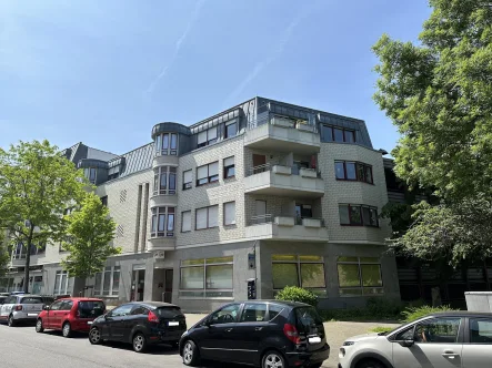 Straßenansicht - Büro/Praxis kaufen in Euskirchen - Sanierte Gewerbe-/Büroeinheit mit Schulungsraum und Lagerraum oder Ladenlokal - zentral gelegen