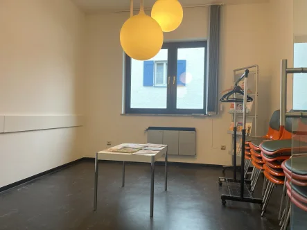 Raum - Büro/Praxis mieten in Schleiden - Hier haben Sie Platz zum Arbeiten...