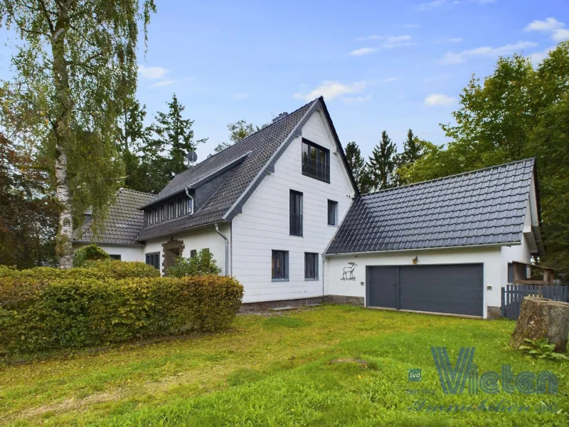 Ansicht - Haus kaufen in Hellenthal - Saniertes Wohnhaus mit gemütlichem modernem Charme und viel Platz wartet auf Sie!