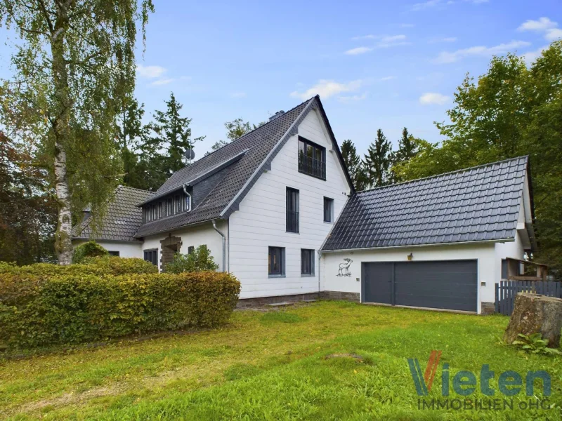 Ansicht - Haus kaufen in Hellenthal - Saniertes Wohnhaus mit gemütlichem modernem Charme und viel Platz wartet auf Sie!